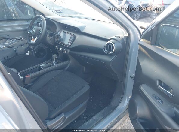 3N1CP5CVXRL502496 2024 NISSAN KICKS Серый Вид салона спереди