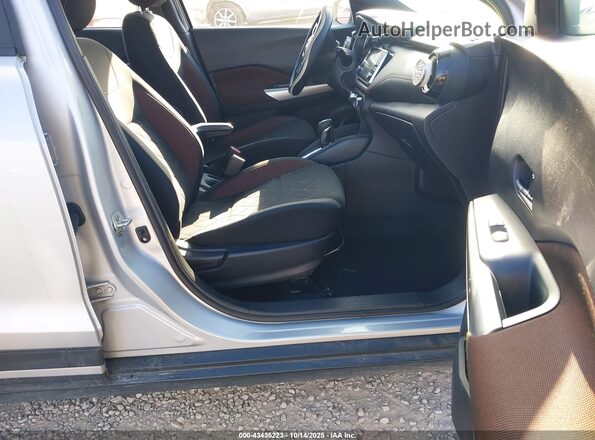 3N1CP5DV0LL568979 2020 NISSAN KICKS Silver Front interior view