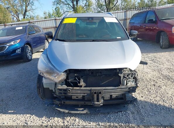 3N1CP5DV0LL568979 2020 NISSAN KICKS Silver Rear interior view