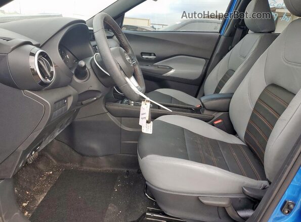 3N1CP5DV5RL549532 2024 NISSAN KICKS Синий Вид салона спереди
