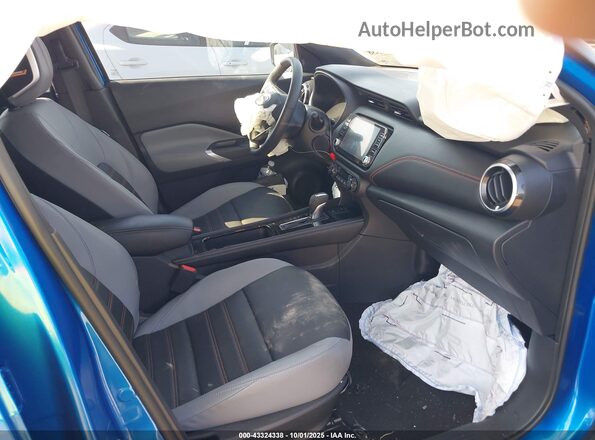 3N1CP5DV6RL532934 2024 NISSAN KICKS Синий Вид салона спереди