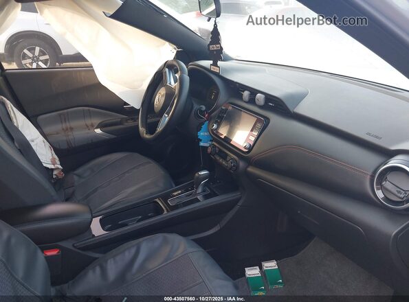3N1CP5DV7RL472470 2024 NISSAN KICKS Серый Вид салона спереди