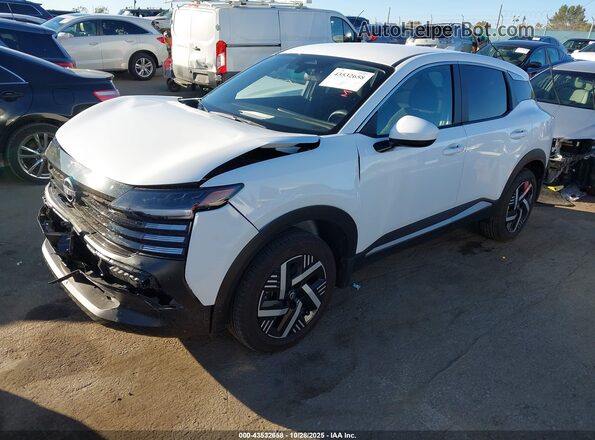 3N8AP6CA0SL393967 2025 NISSAN KICKS Белый Передняя левая четверть
