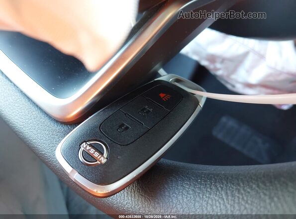 3N8AP6CA0SL393967 2025 NISSAN KICKS Белый Вид панели приборов