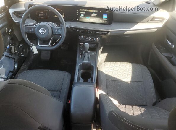 3N8AP6CB8SL404755 2025 NISSAN KICKS Gray Widok deski rozdzielczej