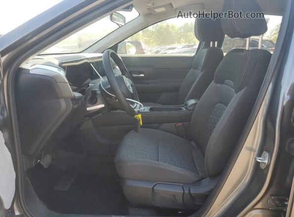 3N8AP6CB8SL404755 2025 NISSAN KICKS Gray Widok wnętrza z przodu