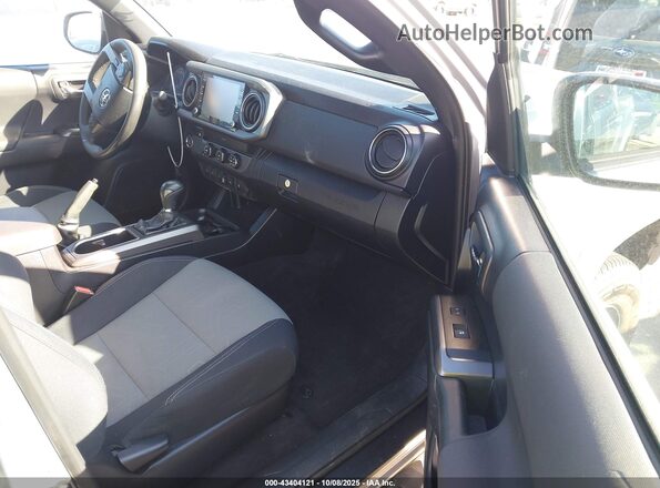 3TMBZ5DN6LM027450 2020 TOYOTA TACOMA Silver Widok wnętrza z przodu
