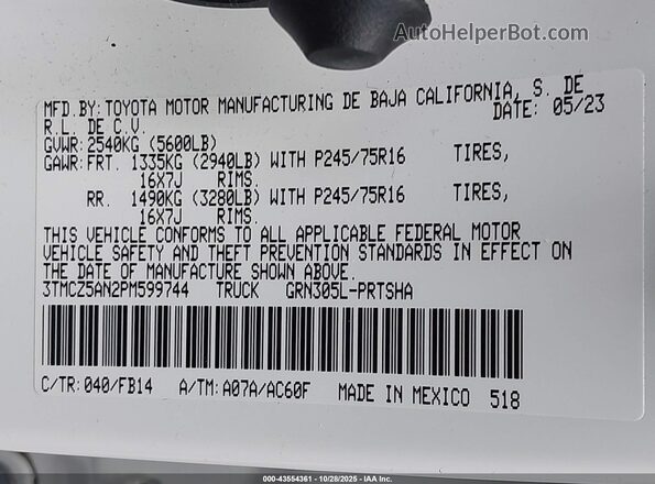 3TMCZ5AN2PM599744 2023 TOYOTA TACOMA White Widok komory silnika