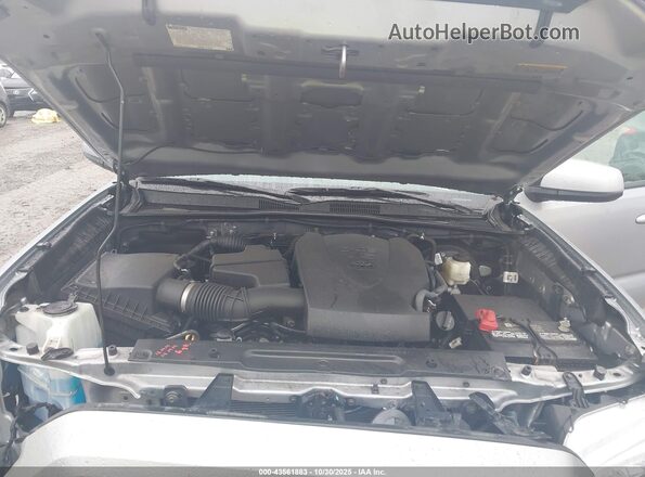 3TMCZ5AN7LM335459 2020 TOYOTA TACOMA Silver Вид ззаду