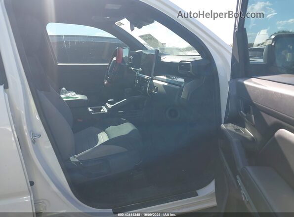 3TMLB5JN7RM064707 2024 TOYOTA TACOMA White Вид салону спереду