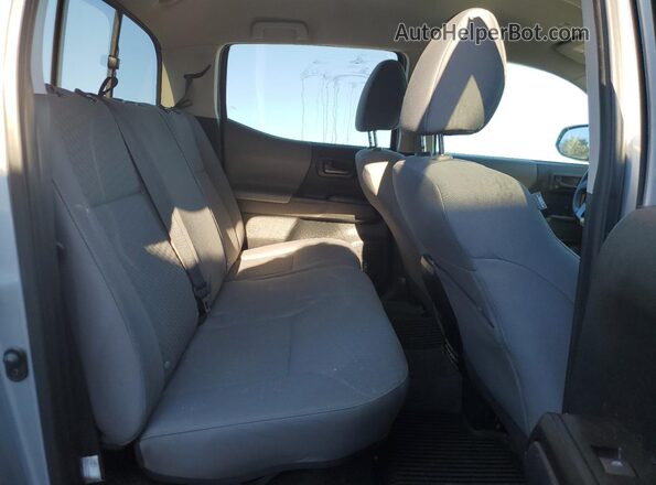 3TYAX5GN4NT035664 2022 TOYOTA LE Silver Вид задніх сидінь