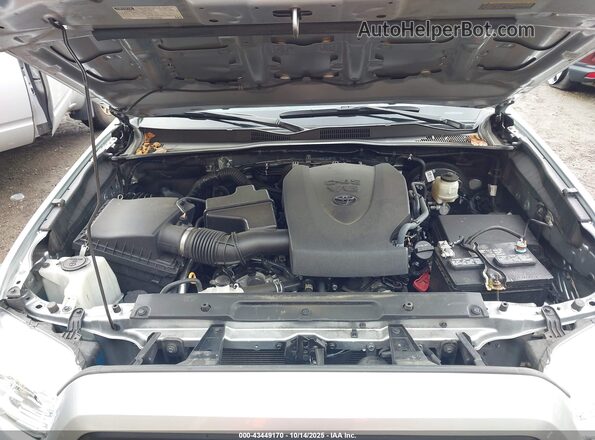 3TYCZ5AN2NT055469 2022 TOYOTA TACOMA Серебряный Вид сзади