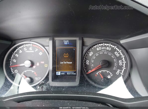 3TYCZ5AN2NT055469 2022 TOYOTA TACOMA Серебряный Вид задних сидений
