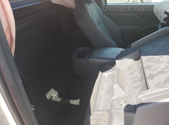 3TYJDAHN2RT010199 2024 TOYOTA TACOMA Silver Հետևի նստատեղերի տեսք