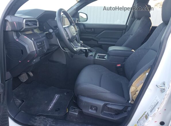 3TYLB5JN6RT040080 2024 TOYOTA LE White Front interior view