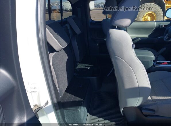 3TYSZ5AN8NT097401 2022 TOYOTA TACOMA White Widok naklejki z numerem VIN