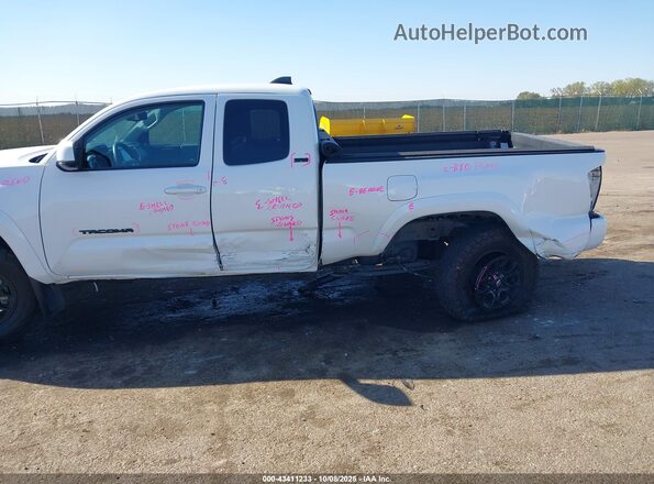3TYSZ5AN8NT097401 2022 TOYOTA TACOMA White Widok z przodu