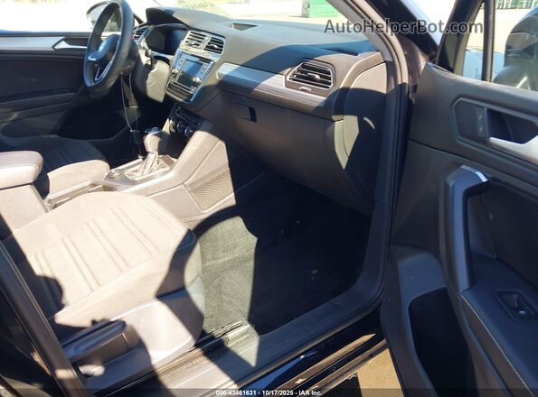3VV0B7AX3NM045910 2022 VOLKSWAGEN TIGUAN Black Front interior view