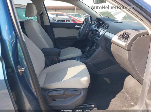 3VV1B7AX1LM114966 2020 VOLKSWAGEN TIGUAN Синий Вид салона спереди