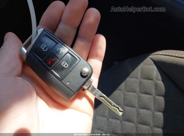 3VV1B7AX4MM106491 2021 VOLKSWAGEN TIGUAN Dark Blue Вид панели приборов