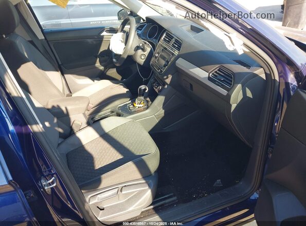 3VV1B7AX4MM106491 2021 VOLKSWAGEN TIGUAN Dark Blue Вид салона спереди