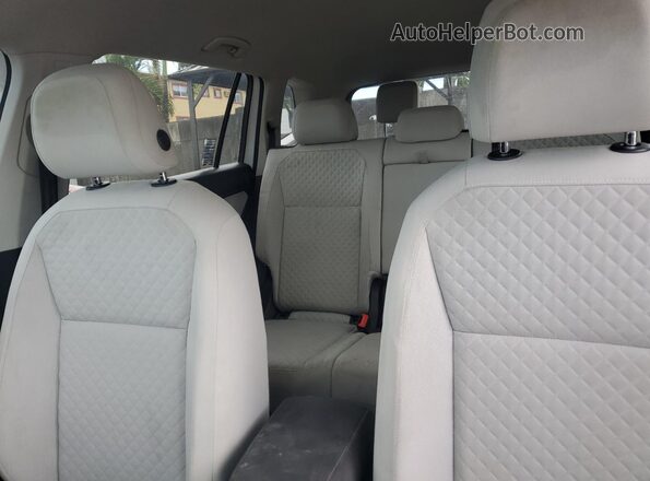 3VV1B7AX8JM036814 2018 VOLKSWAGEN TIGUAN White 