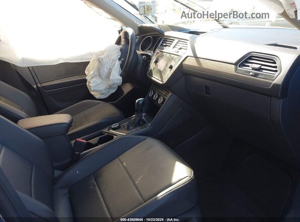 3VV2B7AX1LM109898 2020 VOLKSWAGEN TIGUAN Blue Սալոնի դիմացի տեսք