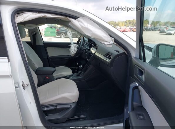 3VV2B7AX2LM006165 2020 VOLKSWAGEN TIGUAN White Front interior view
