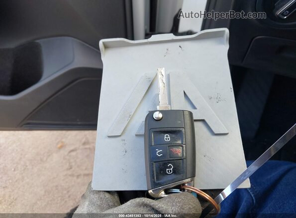 3VV2B7AX2LM006165 2020 VOLKSWAGEN TIGUAN White Dashboard view