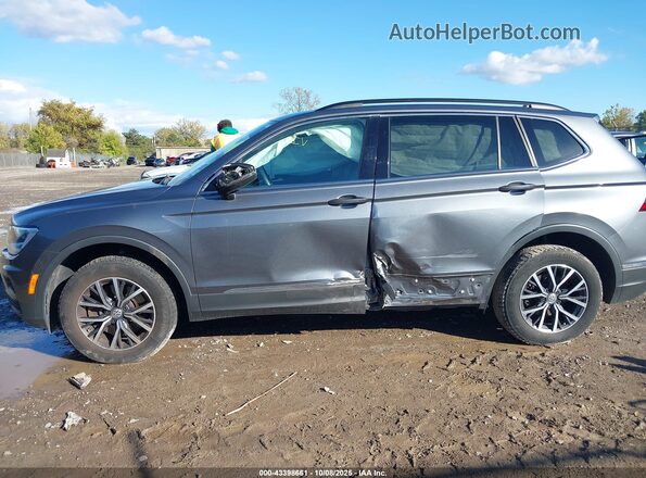 3VV2B7AX2LM136575 2020 VOLKSWAGEN TIGUAN Gray Front view