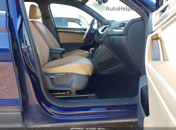3VV2B7AX6NM005670 2022 VOLKSWAGEN TIGUAN Blue Widok wnętrza z przodu