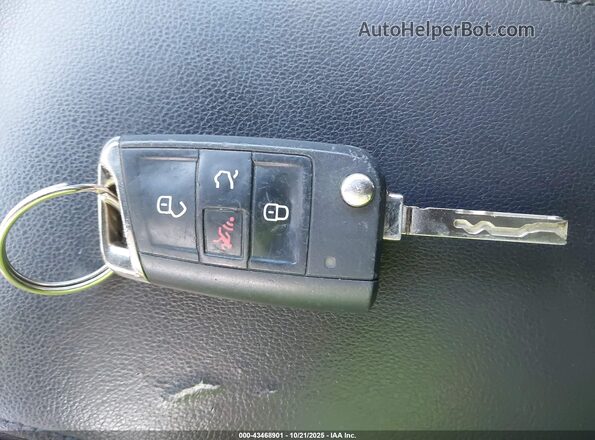 3VV2B7AX7JM106646 2018 VOLKSWAGEN TIGUAN White Առջևի վահանակի տեսք
