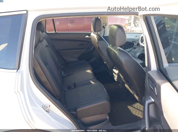 3VV2B7AX7JM106646 2018 VOLKSWAGEN TIGUAN White VIN կոդի պիտակի տեսք