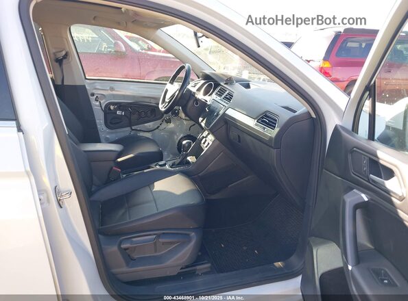 3VV2B7AX7JM106646 2018 VOLKSWAGEN TIGUAN White Սալոնի դիմացի տեսք