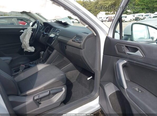 3VV2B7AX7KM048667 2019 VOLKSWAGEN TIGUAN White Front interior view