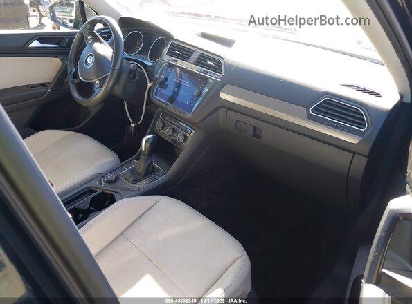 3VV2B7AX8LM027974 2020 VOLKSWAGEN TIGUAN Black Սալոնի դիմացի տեսք