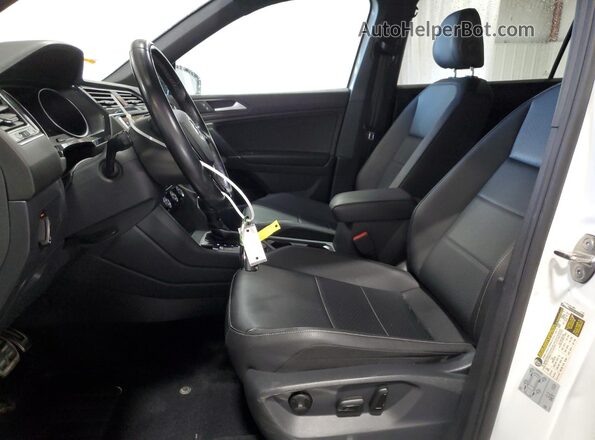 3VV2B7AX9LM136623 2020 VOLKSWAGEN TIGUAN White Front interior view