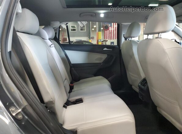3VV2B7AX9LM165166 2020 VOLKSWAGEN TIGUAN Gray Вид задньої частини салону