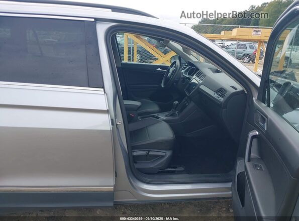 3VV3B7AX0MM001584 2021 VOLKSWAGEN TIGUAN Silver Front interior view