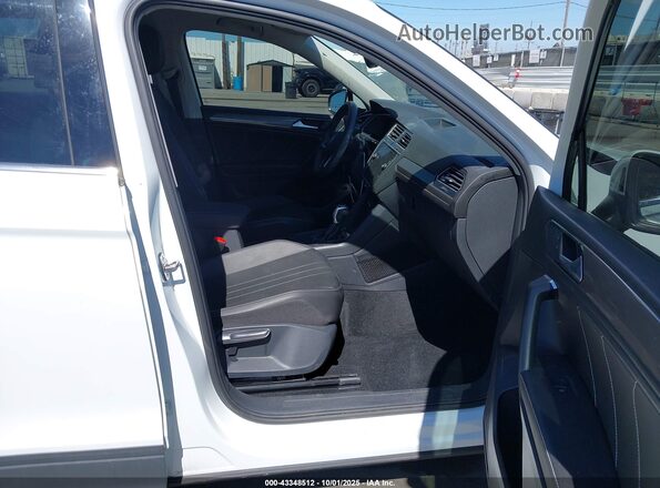 3VV3B7AX2NM171088 2022 VOLKSWAGEN TIGUAN Белый Вид салона спереди