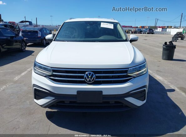 3VV3B7AX2NM171088 2022 VOLKSWAGEN TIGUAN Белый Вид задней части салона