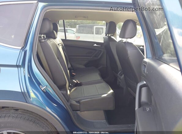 3VV3B7AX5LM114428 2020 VOLKSWAGEN TIGUAN Blue Widok naklejki z numerem VIN
