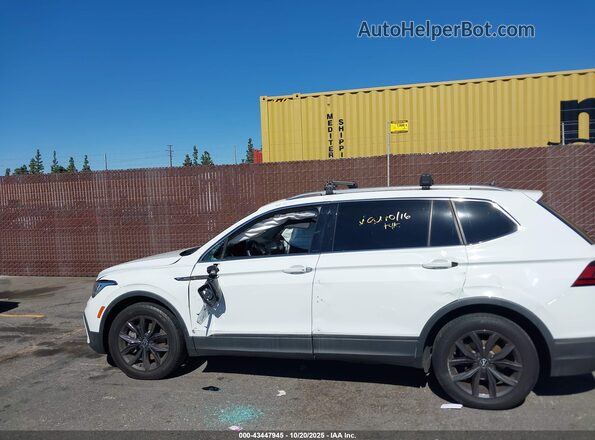 3VV3B7AX6NM105045 2022 VOLKSWAGEN TIGUAN White Widok wnętrza 360 stopni