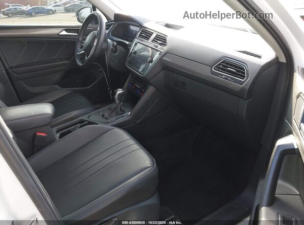 3VV3B7AX6RM062915 2024 VOLKSWAGEN TIGUAN White წინა სალონის ხედი