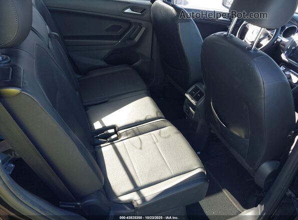 3VV3B7AX8LM081733 2020 VOLKSWAGEN TIGUAN Black VIN კოდის სტიკერის ხედი