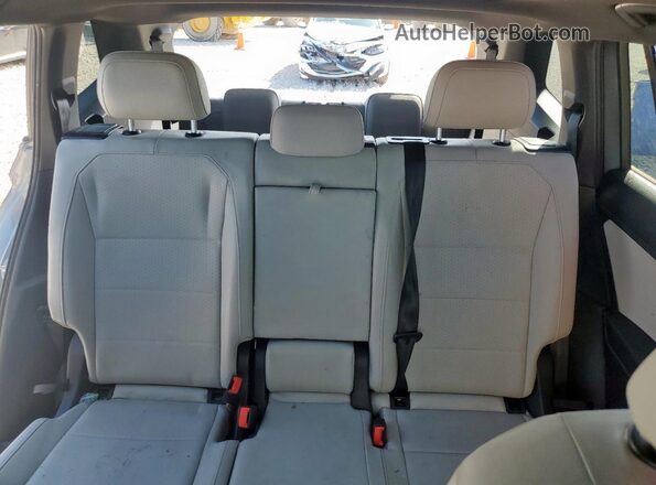 3VV3B7AX8LM130560 2020 VOLKSWAGEN TIGUAN Gray Rear seats view