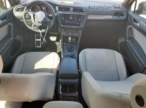 3VV3B7AX8LM130560 2020 VOLKSWAGEN TIGUAN Gray Dashboard view