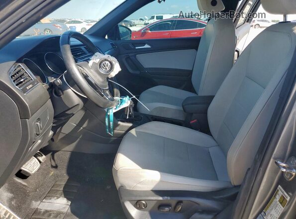 3VV3B7AX8LM130560 2020 VOLKSWAGEN TIGUAN Gray Front interior view