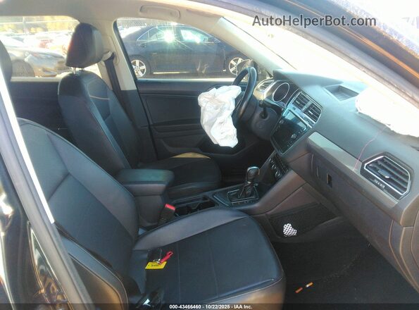 3VV3B7AX9JM121380 2018 VOLKSWAGEN TIGUAN Black 