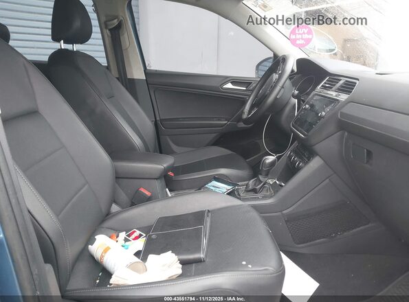 3VV3B7AX9LM095270 2020 VOLKSWAGEN TIGUAN Blue Front interior view
